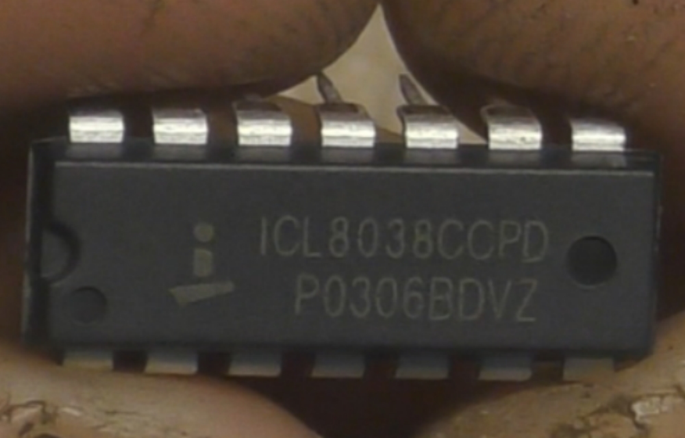 ICL8038